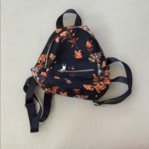 ❗️NWT URABN OUTFITTERS MINI BACKPACK❗️